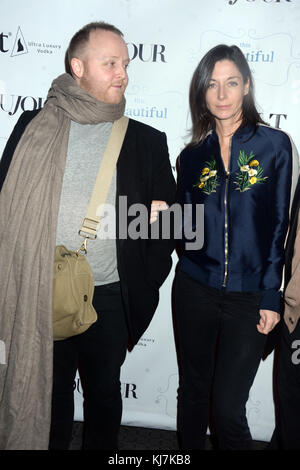 NEW YORK, NY - 19 DICEMBRE: James McCartney, Mary McCartney partecipa alla proiezione di "This Beautiful Fantastic" al SVA Theatre il 19 dicembre 2016 a New York. Persone: James McCartney, Mary McCartney Foto Stock