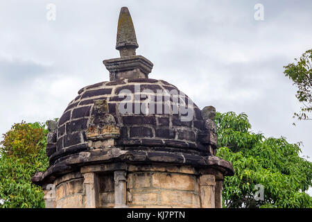 Primo piano di antico stupa del tempio del dente Foto Stock