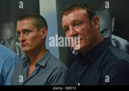 Auckland, Nuova Zelanda. 22 nov, 2017. Nuova Zelanda boxer joseph Parker's coach kevin berry (r) e il suo promotore david higgins (l) parlare con i media nel corso di una conferenza stampa a Auckland il Nov 22, 2017. Egli è attualmente il wbo heavyweight champion, avendo mantenuto il titolo dal 2016. Il suo team annuncia i loro ultimi tentativi di firma una unificazione bout con la wba e ibf champion anthony joshua . credito: Shirley kwok/Pacific press/alamy live news Foto Stock