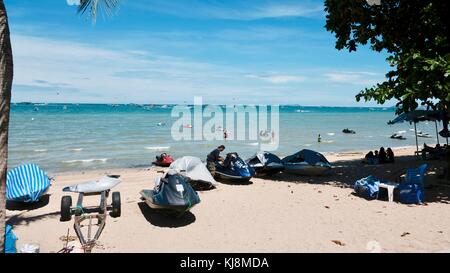 JET SkI sulla sabbia sulla spiaggia di Pattaya Thailandia Sport Acquatici Golfo della Tailandia del sud-est asiatico Foto Stock