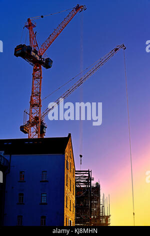 Progetto di costruzione di appartamenti North Shields sul fiume Tyne Smiths banchine con gru e costruttori Foto Stock