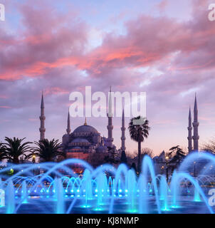 Fontana sulla zona di Sultanahmet in serata Foto Stock