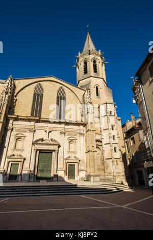 Esterno della cattedrale Saint-Siffrein in Carpentras, Provenza, in Francia, in Europa. Foto Stock