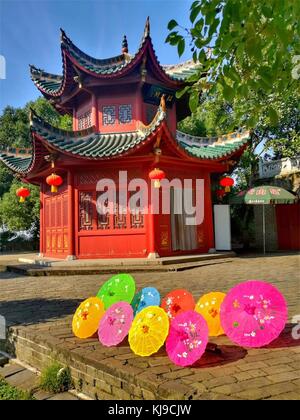 Yueyang, yueyang, Cina. 22 nov, 2017. yueyang tower è un antica torre cinese nel yueyang, centrale provincia cinese di Hunan, sulla riva del lago dongting. Accanto al padiglione del principe teng e Yellow Crane Tower, è una delle tre grandi torri di jiangnan. Credito: sipa asia/zuma filo/alamy live news Foto Stock