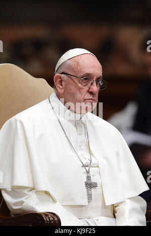 Roma, Italia. 23 nov, 2017. papa Francesco durante la celebrazione di preghiera per la pace nel sud Sudan e Repubblica democratica del Congo nella basilica di San Pietro in Vaticano credito: evandro inetti/zuma filo/alamy live news Foto Stock