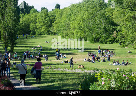 Parco Nord Milano è un metropolita parco suburbano situato nella periferia nord di Milano. Classificato come regionale, si estende tra la città di Milano, Bresso, Cusano Milanino, Cormano, Cinisello Balsamo e Sesto San Giovanni. Foto Stock