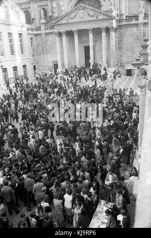 Philippe Gras / Le Pictorium - Maggio 1968 - 1968 - Francia / Ile-de-France (Regione) / Parigi - Fondo nel cortile della Sorbona Foto Stock