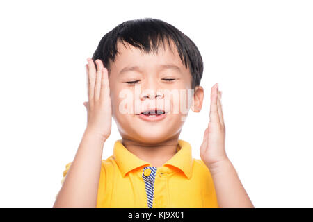 Asian poco carino bambino umano chiuso occhio volto Foto Stock