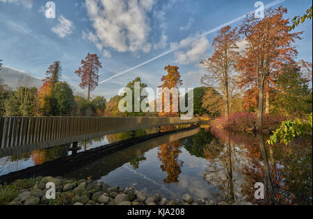 Sackler Crossing e il lago a Kew Gardens Foto Stock