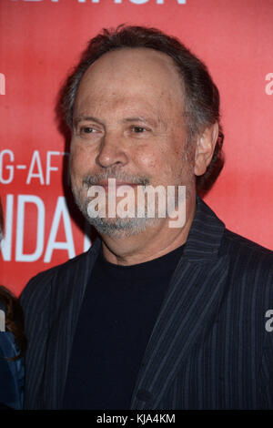 NEW YORK, NY - 5 OTTOBRE: Billy Crystal partecipa alla grande apertura del Robin Williams Center della SAG-AFTRA Foundation presso il SAG-AFTRA Foundation Robin Williams Center il 5 ottobre 2016 a New York City. Persone: Billy Crystal Foto Stock