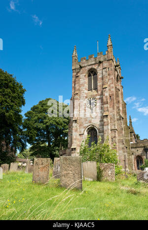 St Gile's chiesa nel villaggio di Hartington, Peak District, Derbyshire, in Inghilterra. Foto Stock