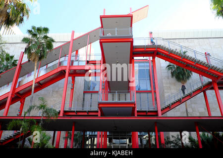 Una scalinata che conduce ad un ampio museo di arte contemporanea gallerie al LACMA Los Angeles County Museum of Art on Wilshire Blvd a La California KATHY DEWITT Foto Stock