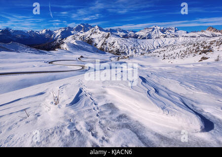 Paesaggio di neve del Passo Giau, Dolomiti, Italia Foto Stock