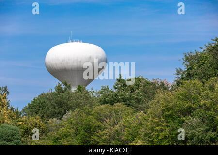 Large white water tower a Southampton, NY Foto Stock