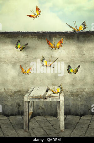 Molte colorate farfalle volare nel cielo con una parete di pelatura e un banco, foto illustrative e artistico Foto Stock