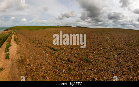 Oggi a Pointe du Nid de Corbet, Audresselles, Francia. Campi agricoli hanno bunker 4 di occupare le forze tedesche Todt batteria come un punto di riferimento Foto Stock