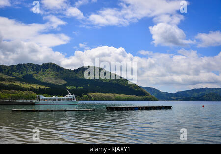 Tohoku, Giappone - 17 maggio 2017. Il lago towada a giornata soleggiata nel Tohoku, Giappone. La regione di Tohoku consiste nella parte nordorientale di Honshu, il più grande Foto Stock