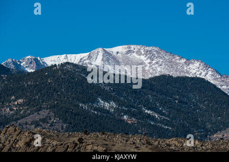 Colorado Springs, Colorado. Pikes Peak in pike national forest è una pietra miliare storica nazionale. è 14,110 piedi al vertice. Foto Stock