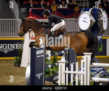 Adrienne sternlicht usa cristallino di equitazione nel longines fei world cup show jumping concorrenza presso il Royal horse show di Toronto Foto Stock