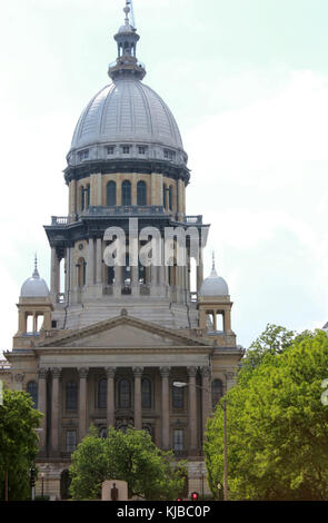 Un'immagine storica dell'edificio del Campidoglio dell'Illinois a Springfield, che mostra il suo stile architettonico e il suo significato come centro del governo dello stato. Foto Stock