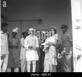 Il primo ministro Jawaharlal Nehru e la Contessa Mountbatten in tutta l India Belle Arti e mestieri della società mostra annuale Foto Stock