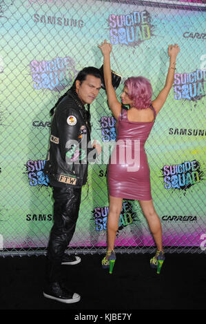 NEW YORK, NY - 1 AGOSTO: Summer Tiger, Adam Beach partecipa alla prima mondiale "Suicide Squad" al Beacon Theatre il 1° agosto 2016 a New York. Gente: Summer Tiger, Adam Beach Foto Stock