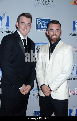 NEW YORK, NY - SETTEMBRE 27: Ty Dillon, Austin Dillon partecipa al Gala d'onore 2016 della NASCAR Foundation al Marriot Marquis il 27 settembre 2016 a New York Foto Stock
