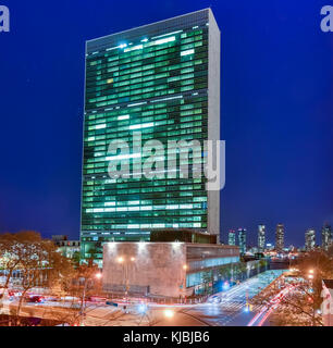 Nazioni Unite segretariato delle Nazioni unite il grattacielo di notte da tudor city a Manhattan, new york. Foto Stock
