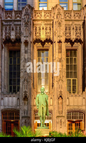 Nathan hale statua in Chicago dalle tribune tower. Egli era un soldato per l'esercito continentale durante la guerra rivoluzionaria americana. Foto Stock
