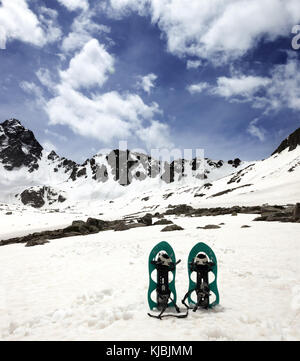 Racchette da neve in montagna innevata. TURCHIA, kachkar montagne, la parte più alta delle montagne del mar Nero. Foto Stock