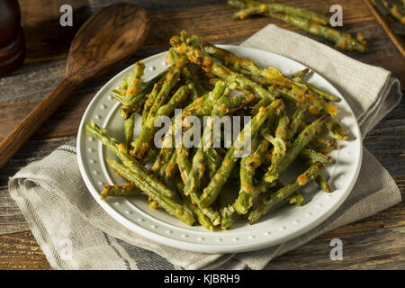 In casa cotto parmigiano verde fagiolo fries pronto a mangiare Foto Stock