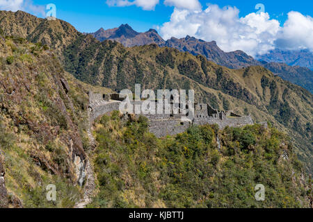 Il sayaqmarka rovine sono pensati per essere un avamposto militare utilizzato per proteggere il cammino inca Foto Stock