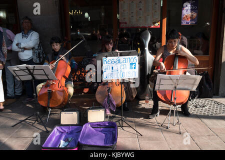 Esecutori di musica a 5 de Mayo Street, Città del Messico Downtown. Foto Stock