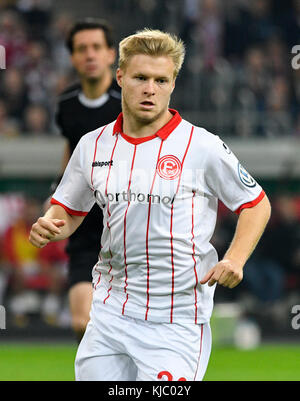 Stadio Esprit-Arena DŸsseldorf, Germania, 24.10.2017, Coppa di calcio tedesca, giorno 2, , Fortuna DŸsseldorf (Duesseldorf) vs Borussia Mšnchengladbach (Moenchengladbach, Gladbach) --- Jean Zimmer (F95) Foto Stock