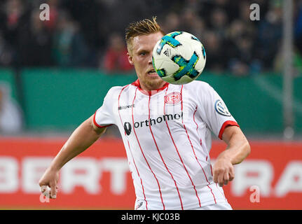 Stadio Esprit-Arena DŸsseldorf, Germania, 24.10.2017, Coppa di calcio tedesca, giorno 2, , Fortuna DŸsseldorf (Duesseldorf) vs Borussia Mšnchengladbach (Moenchengladbach, Gladbach) --- Rouwen Hennings (F95) Foto Stock