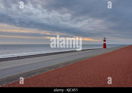 Noorderhoofd di Dyke e Mare del Nord, Westkapelle, Zelanda, Paesi Bassi Foto Stock