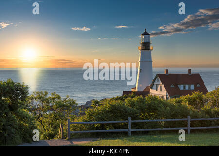 Il Portland Head Lighthouse in cape elizabeth, Maine, Stati Uniti d'America. fotografati a sunrise. Foto Stock