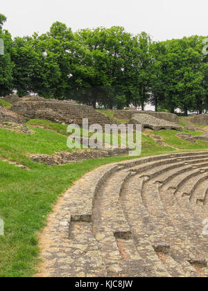 Antico Teatro romano in Autun, Bordeaux in Francia. più grande teatro romano in Francia che è stato costruito durante il regno di Augusto Imperatore per 16.000 spec Foto Stock