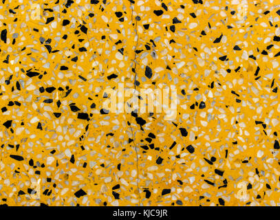 Abstract di sfondo colorato in pietra levigata e crepe sul muro con configurazione di giunzione. Foto Stock