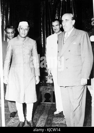 Il presidente siriano Shukri Al Quwatli e il Primo Ministro indiano Jawaharlal Nehru a Damasco Foto Stock