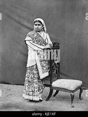 Ritratto di ben vestito signora indiana nel 1920 Foto Stock