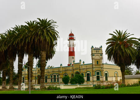 Swakopmund famoso faro di Swakopmund, città sulla costa atlantica del nord ovest della Namibia, 280 km (175 miglia) ad ovest di Windhoek, capitale del Foto Stock