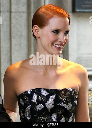 NEW YORK, NY - 06 APRILE: L'attrice Jessica Chastain lascia il suo appartamento di Midtown Manhattan per andare al Galà CFDA il 6 giugno 2016 a New York. Persone: Jessica Chastain Foto Stock