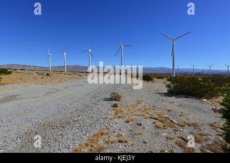 Un parco eolico vicino a Palm Springs in America. Foto Stock