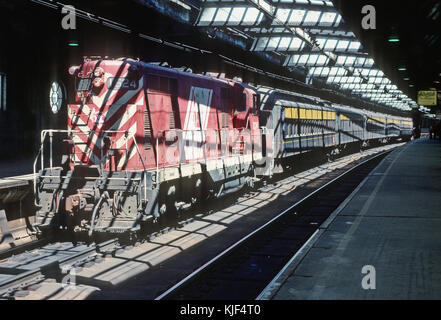 CNJ GP7 1524 a Penn Station, Newark, NJ nel settembre 1978 (24117248285) Foto Stock