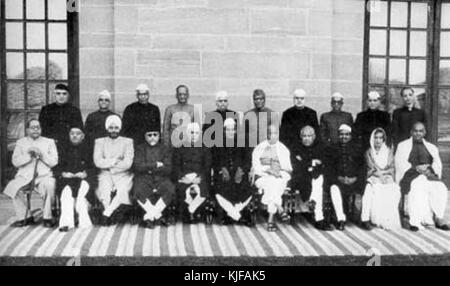 Primo gabinetto dei ministri del governo Nehru con Presidente dottor Rajendra Prasad il 31 gennaio 1950. Il dottor Ambedkar fu la prima legge Ministro dell India Foto Stock