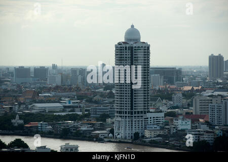 Riverside alloggio nella affollata città di Bangkok Foto Stock