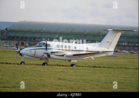 USN Beechcraft Huron aeromobile su una breve sosta visita a RAF Lossiemouth in Scozia nel novembre 2017. Foto Stock