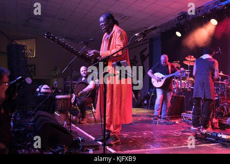 L AFRO CELT SOUND SYSTEM DI eseguire presso il Musicport music festival, Whitby, North Yorkshire, Regno Unito, ottobre 21, 2017 Foto Stock