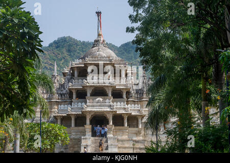 Vista frontale di ranakpur Jain Temple, Rajasthan, India Foto Stock